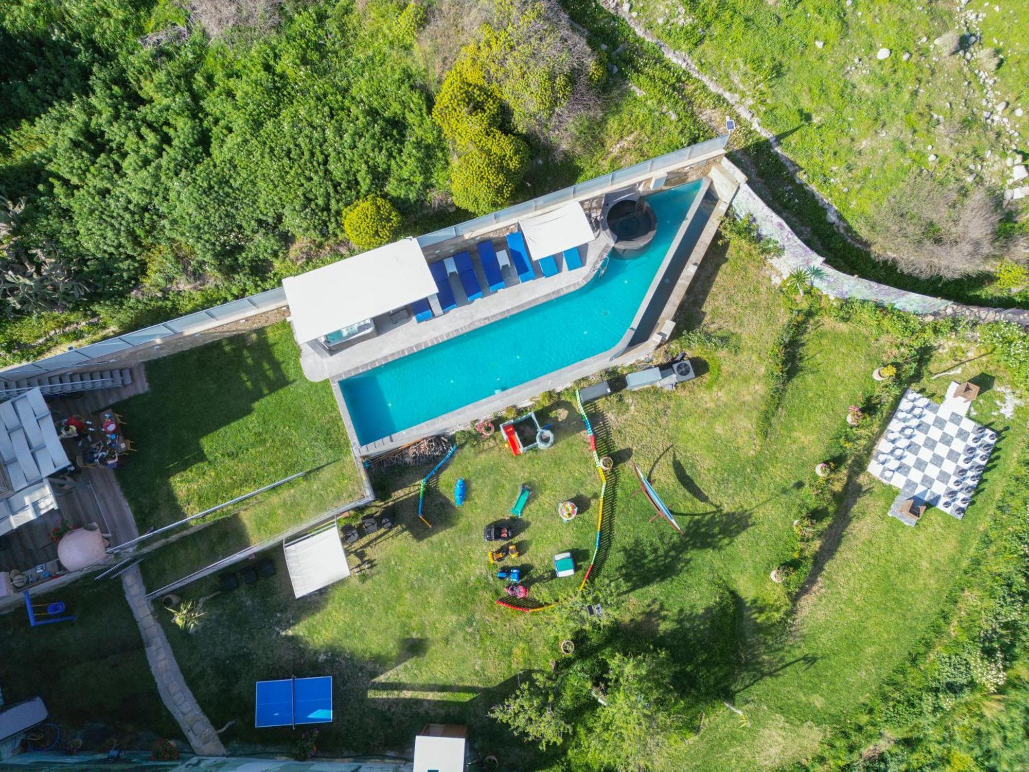 Heated Private Ozone Salt Pool, Jacuzzi, Cinema Inside & Outside, Ping Pong, Billiard, Ps5, Playground, Giant Chess, Giant Monopoly, Table Football, 3X Surround Sound - Villa Rokka Luxe Киссамос Экстерьер фото