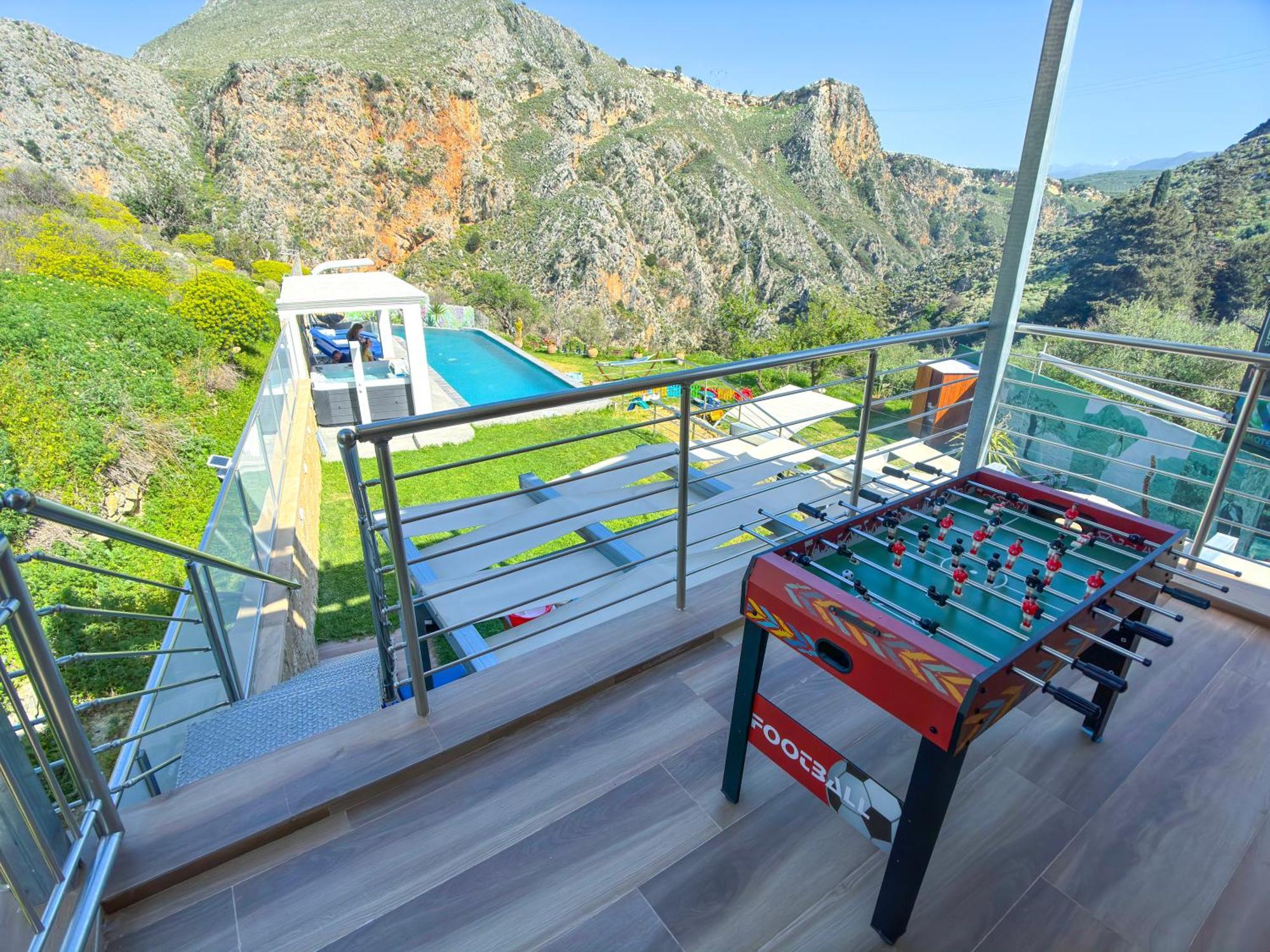 Heated Private Ozone Salt Pool, Jacuzzi, Cinema Inside & Outside, Ping Pong, Billiard, Ps5, Playground, Giant Chess, Giant Monopoly, Table Football, 3X Surround Sound - Villa Rokka Luxe Киссамос Экстерьер фото