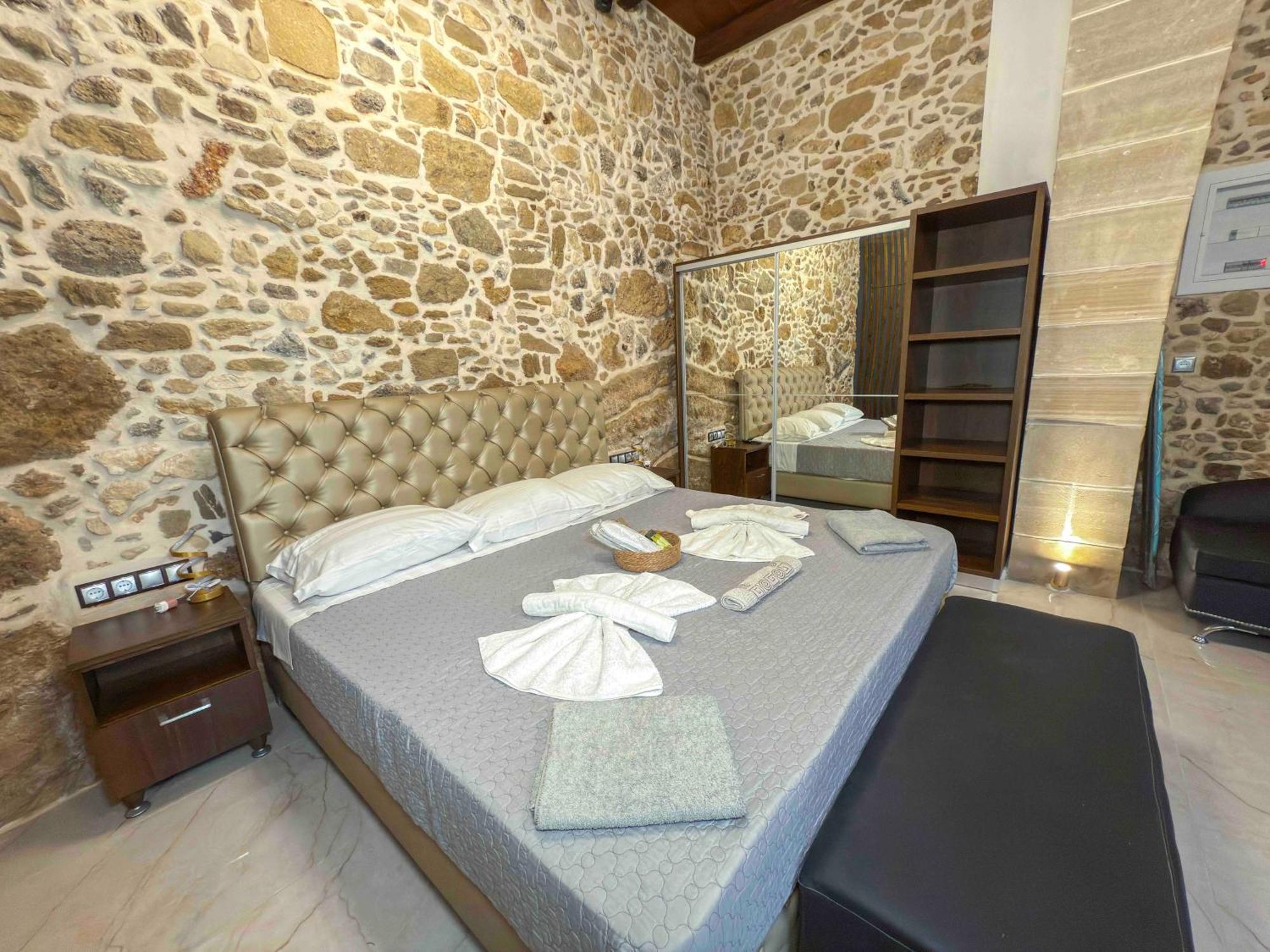 Heated Private Ozone Salt Pool, Jacuzzi, Cinema Inside & Outside, Ping Pong, Billiard, Ps5, Playground, Giant Chess, Giant Monopoly, Table Football, 3X Surround Sound - Villa Rokka Luxe Киссамос Экстерьер фото