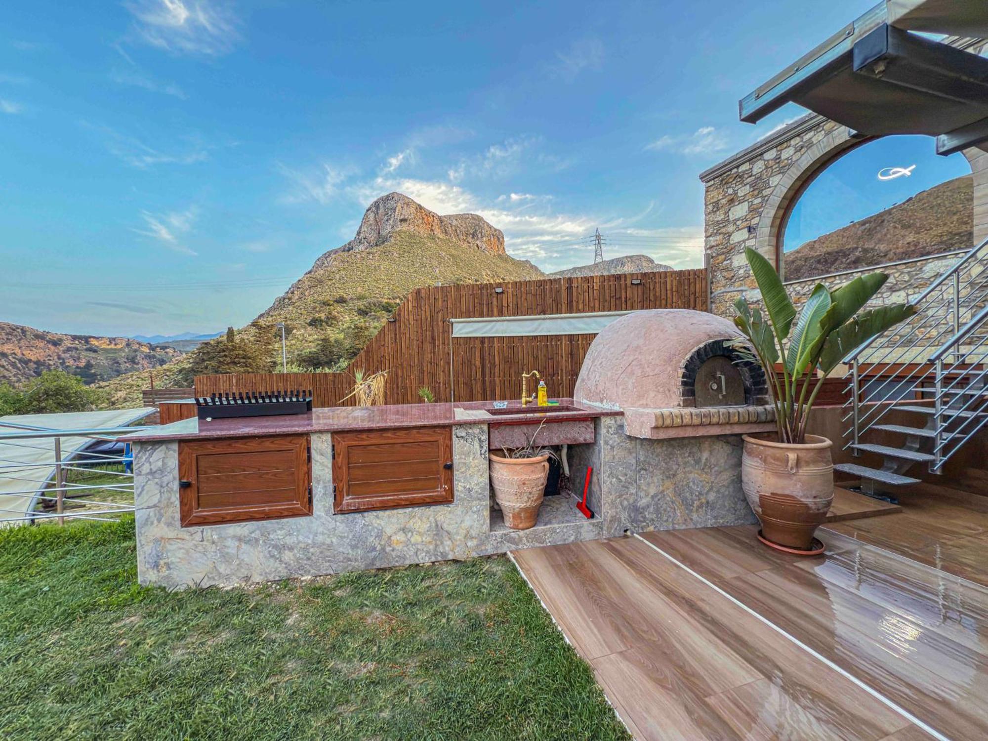 Heated Private Ozone Salt Pool, Jacuzzi, Cinema Inside & Outside, Ping Pong, Billiard, Ps5, Playground, Giant Chess, Giant Monopoly, Table Football, 3X Surround Sound - Villa Rokka Luxe Киссамос Экстерьер фото