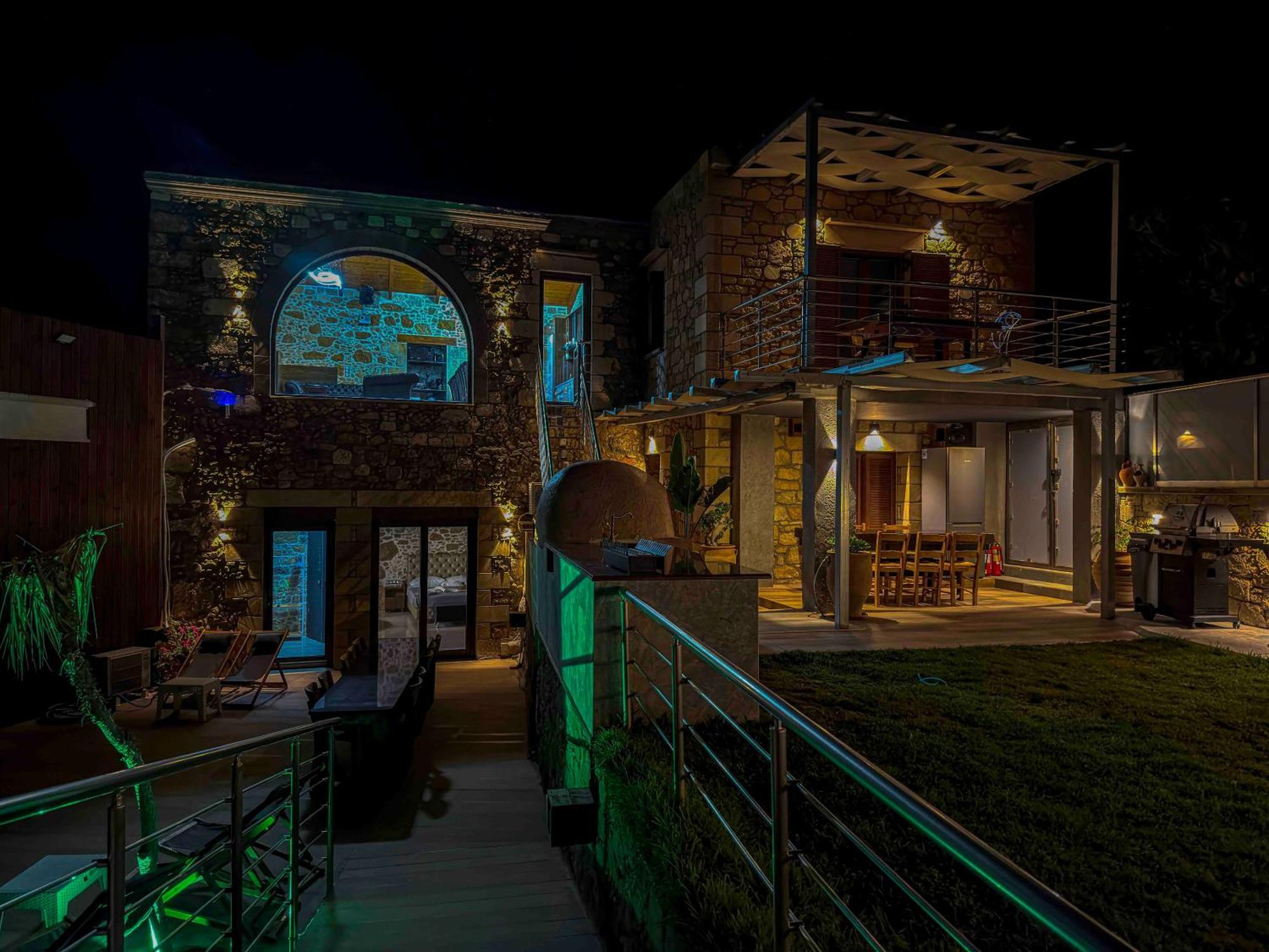 Heated Private Ozone Salt Pool, Jacuzzi, Cinema Inside & Outside, Ping Pong, Billiard, Ps5, Playground, Giant Chess, Giant Monopoly, Table Football, 3X Surround Sound - Villa Rokka Luxe Киссамос Экстерьер фото
