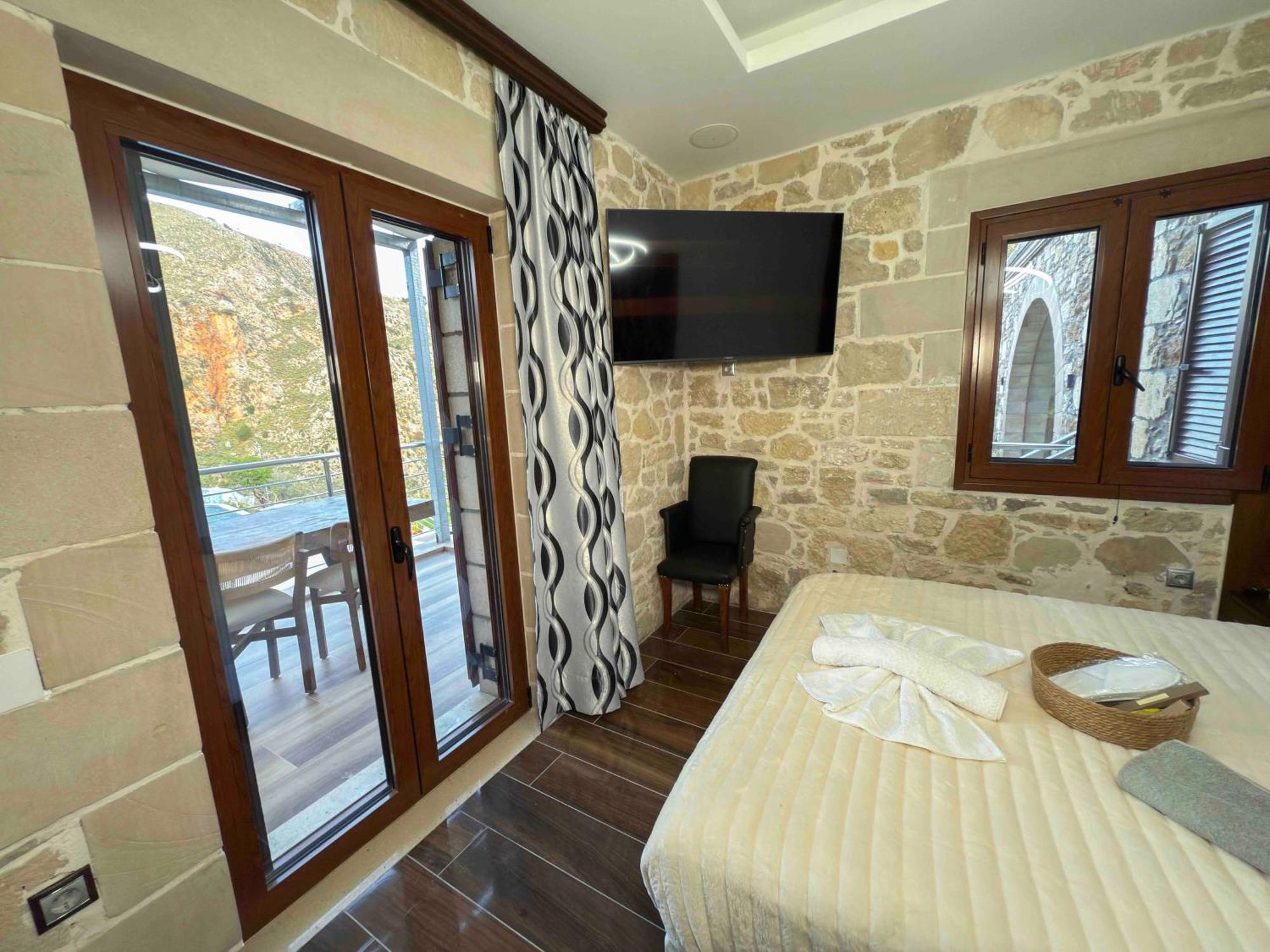 Heated Private Ozone Salt Pool, Jacuzzi, Cinema Inside & Outside, Ping Pong, Billiard, Ps5, Playground, Giant Chess, Giant Monopoly, Table Football, 3X Surround Sound - Villa Rokka Luxe Киссамос Экстерьер фото